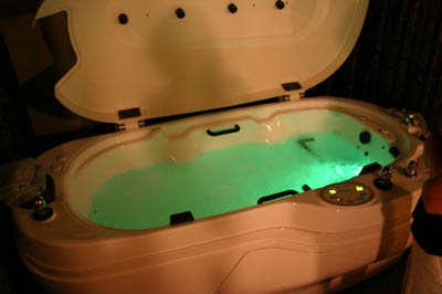 Tub for hydrotone thermal body therapy
